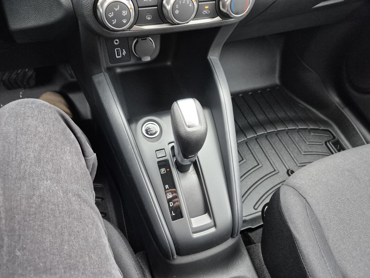 2025 Nissan Kicks Play S FWD Photo26