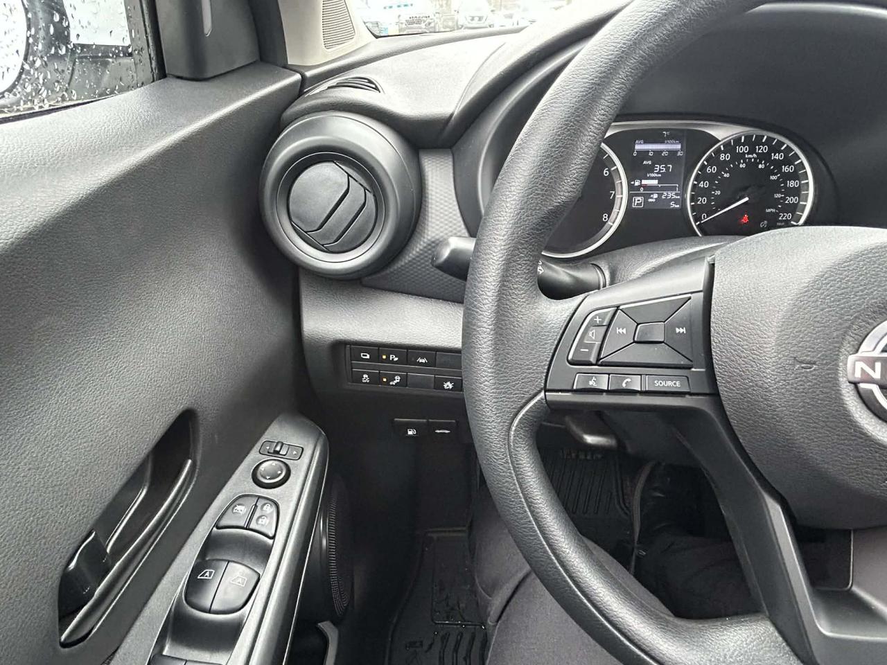 2025 Nissan Kicks Play S FWD Photo21