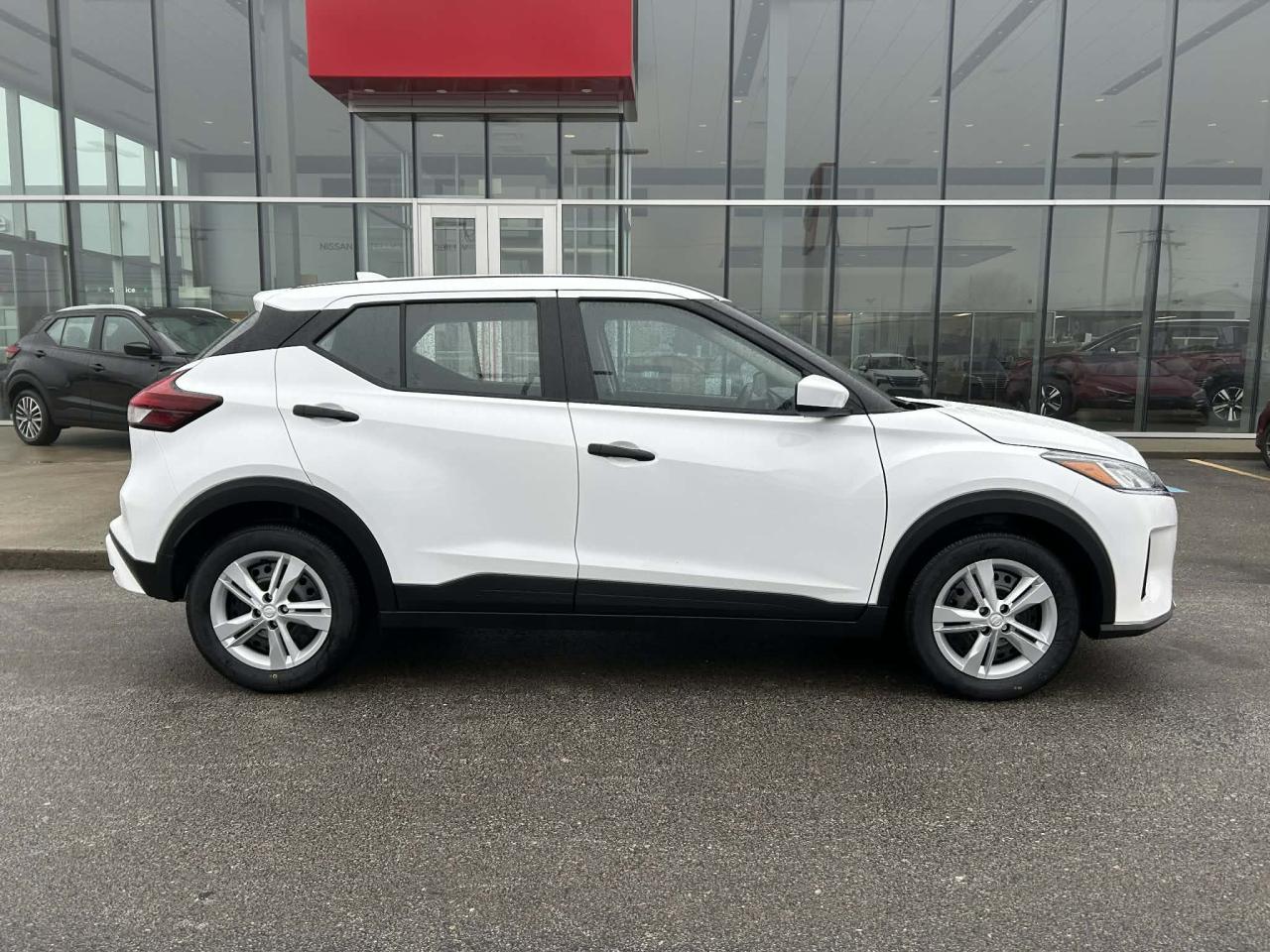 2025 Nissan Kicks Play S FWD Photo17