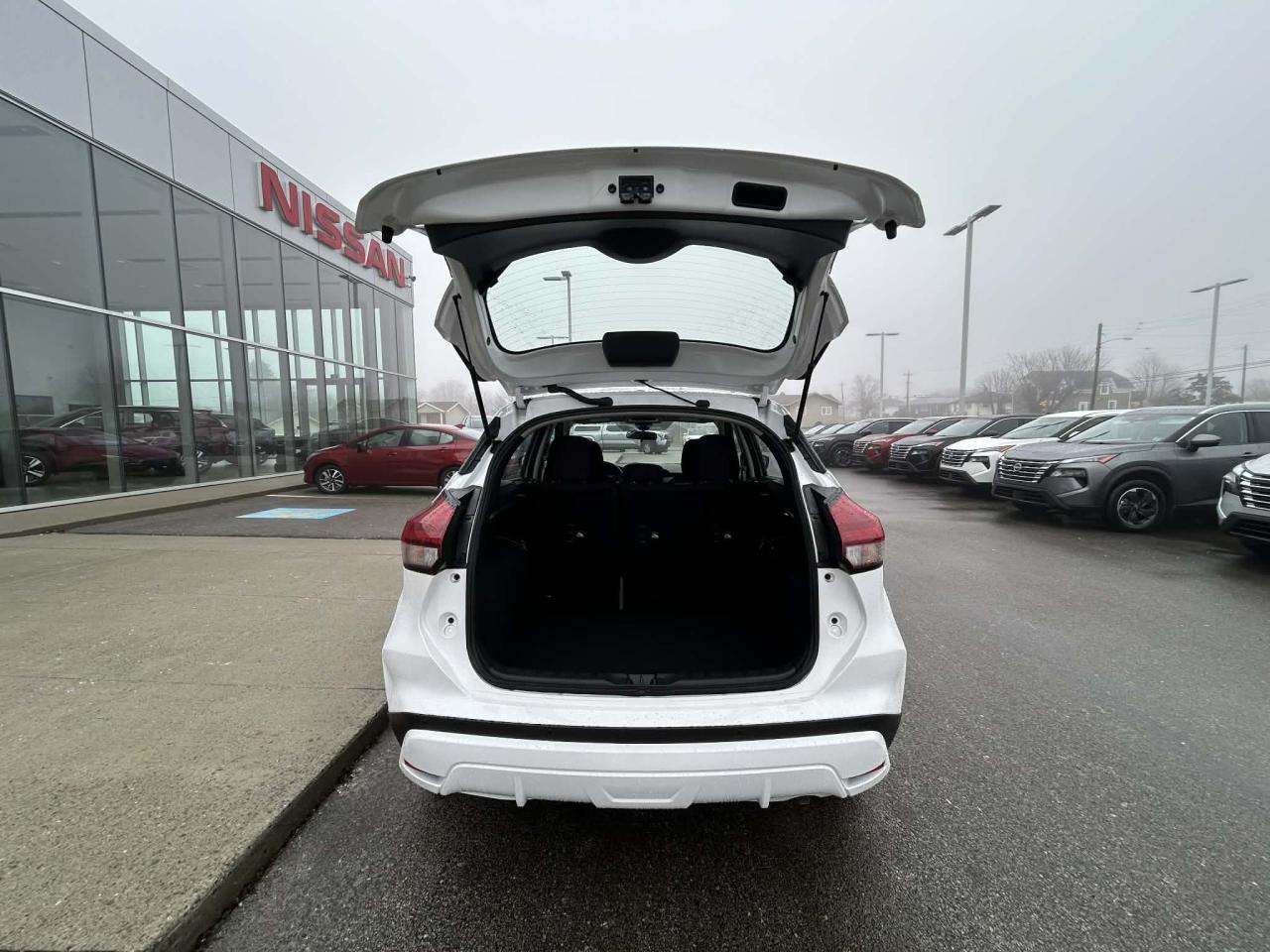 2025 Nissan Kicks Play S FWD Photo12