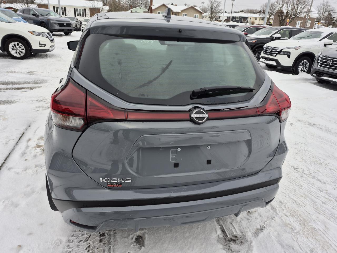 2025 Nissan Kicks Play S FWD Photo4