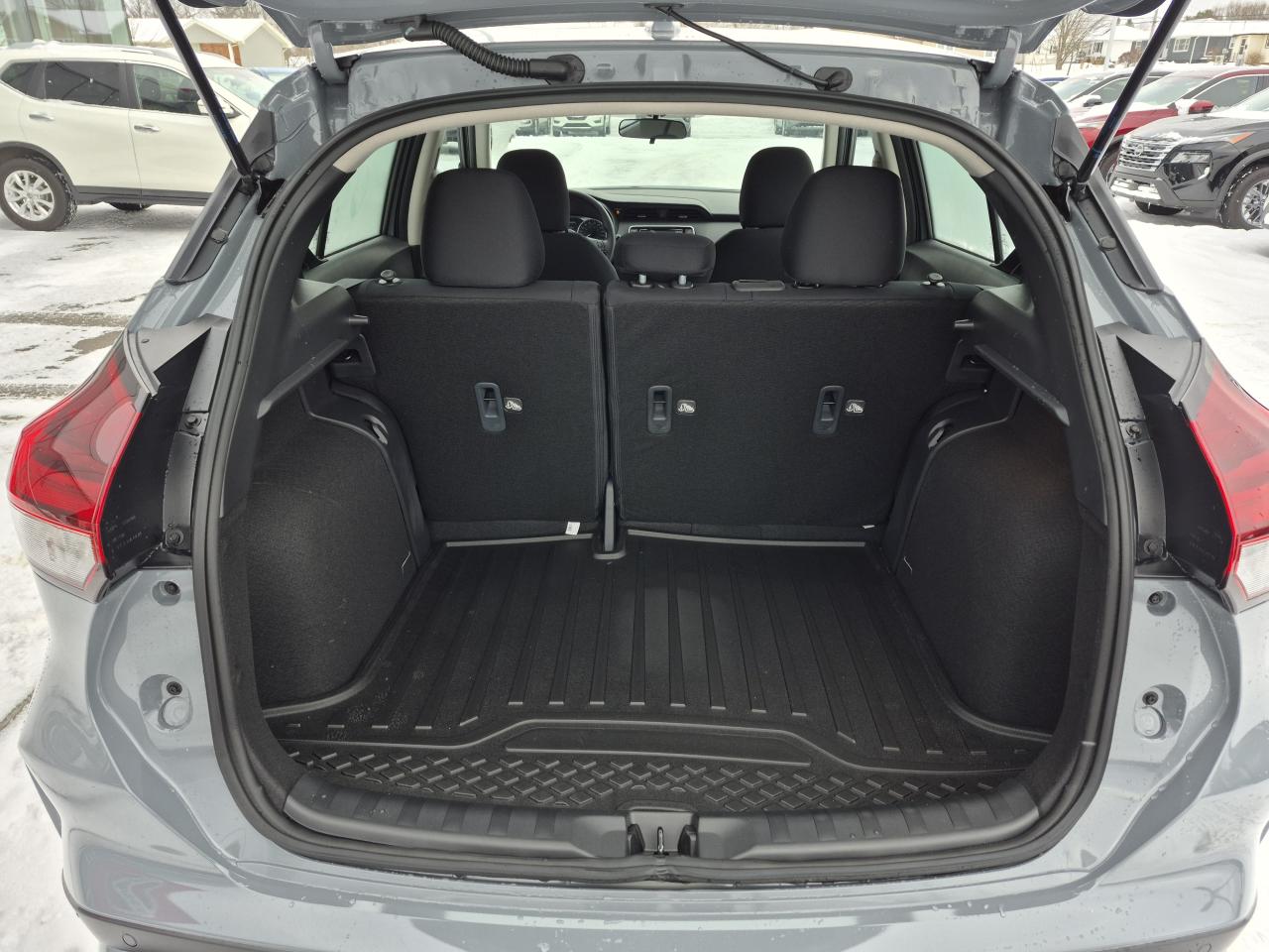 2025 Nissan Kicks Play S FWD Photo14