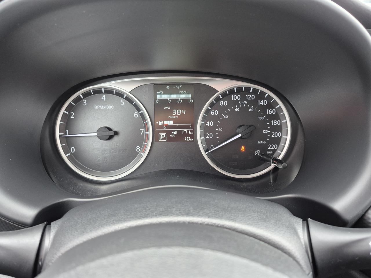 2025 Nissan Kicks Play S FWD Photo8