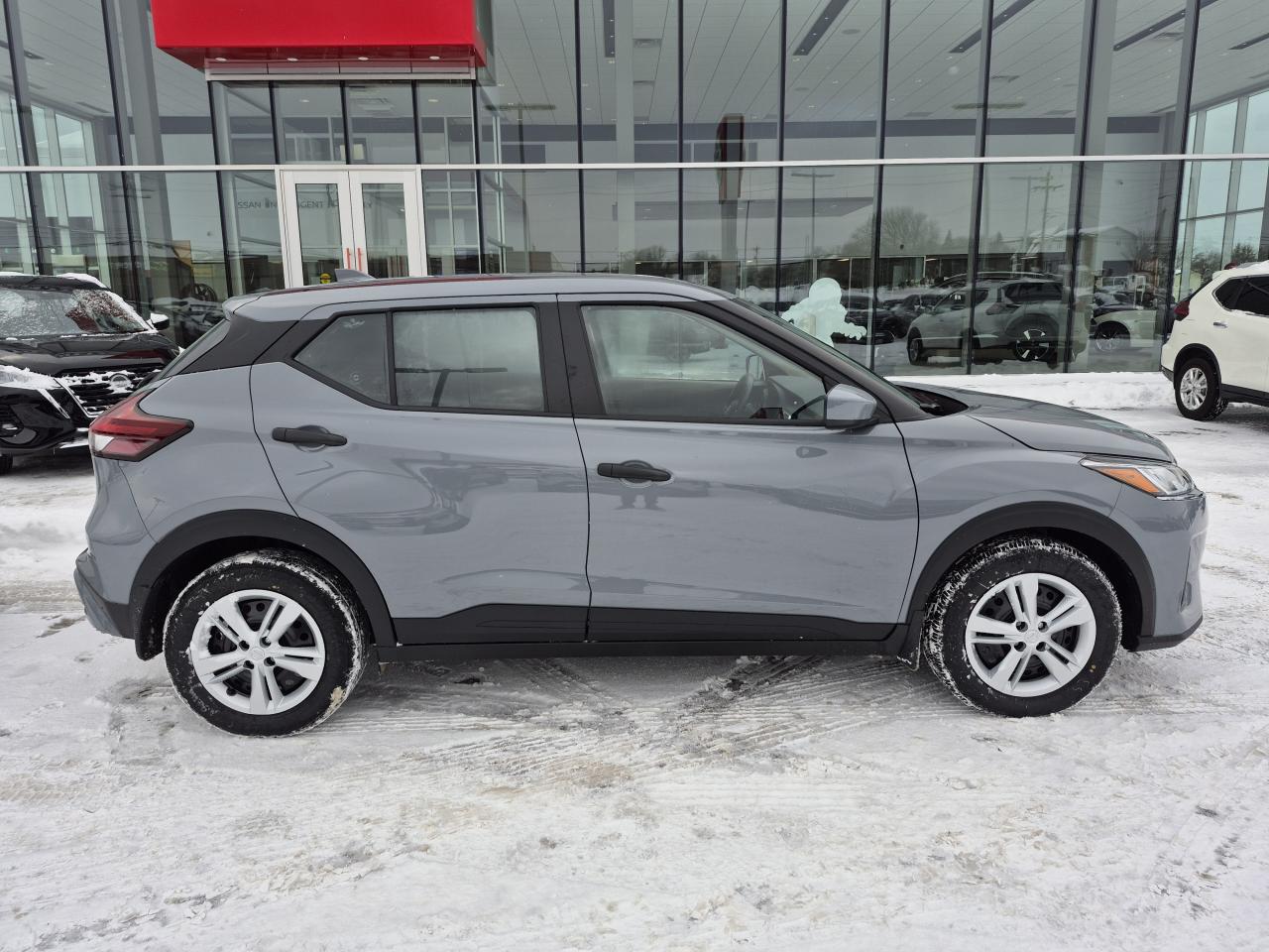 2025 Nissan Kicks Play S FWD Photo5