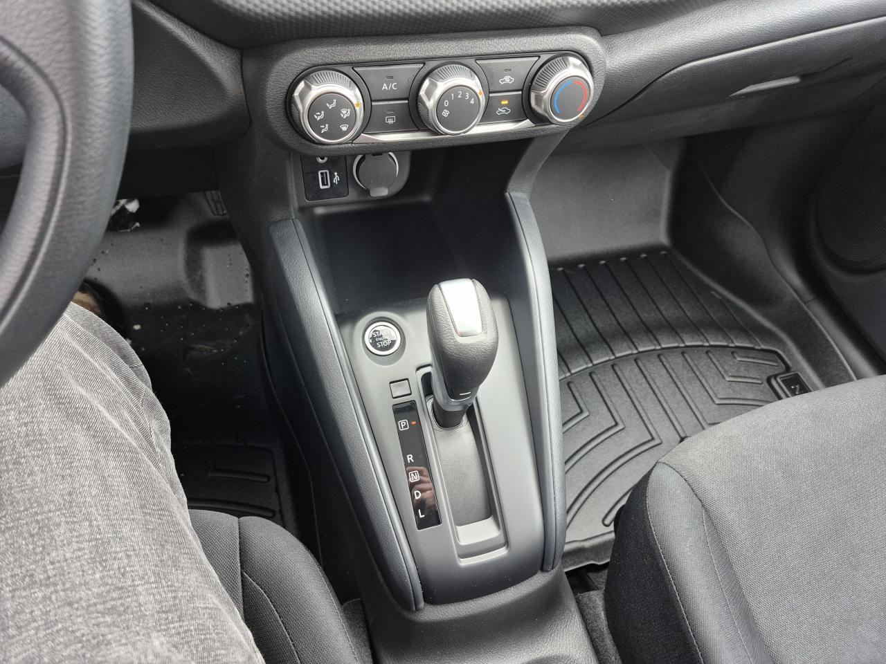 2025 Nissan Kicks Play S FWD Photo11