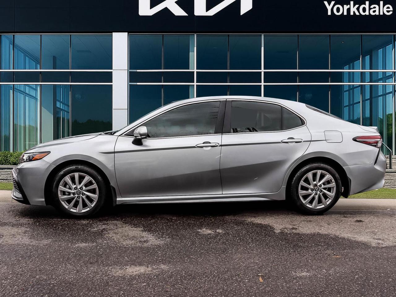 2024 Toyota Camry SE Photo4