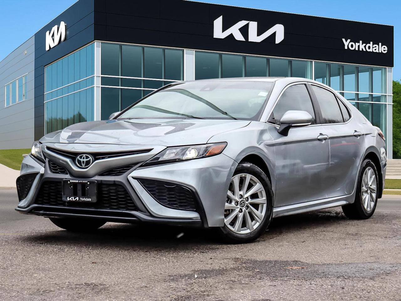 2024 Toyota Camry SE Photo0