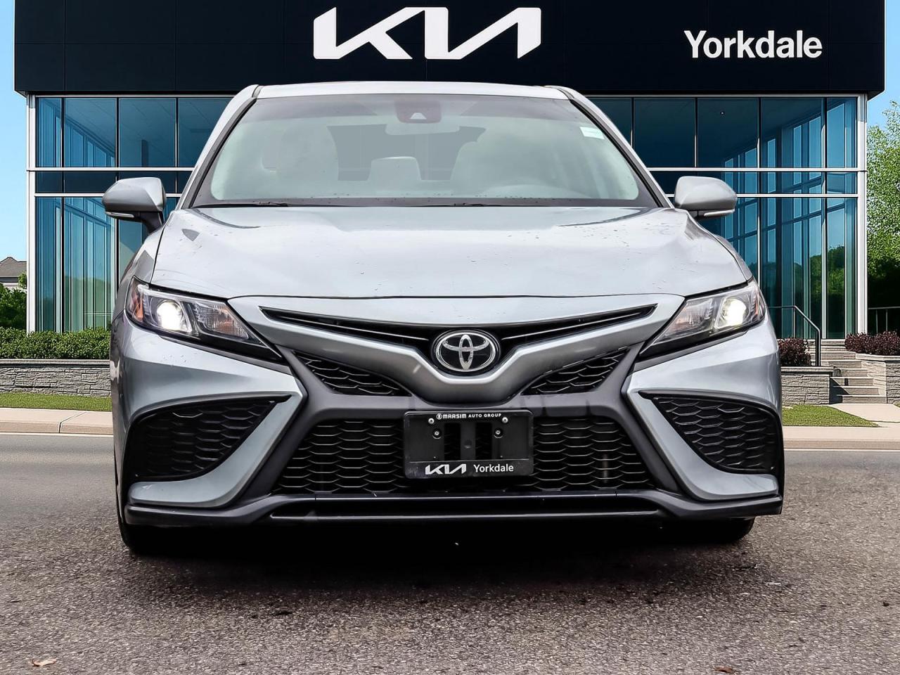 2024 Toyota Camry SE Photo