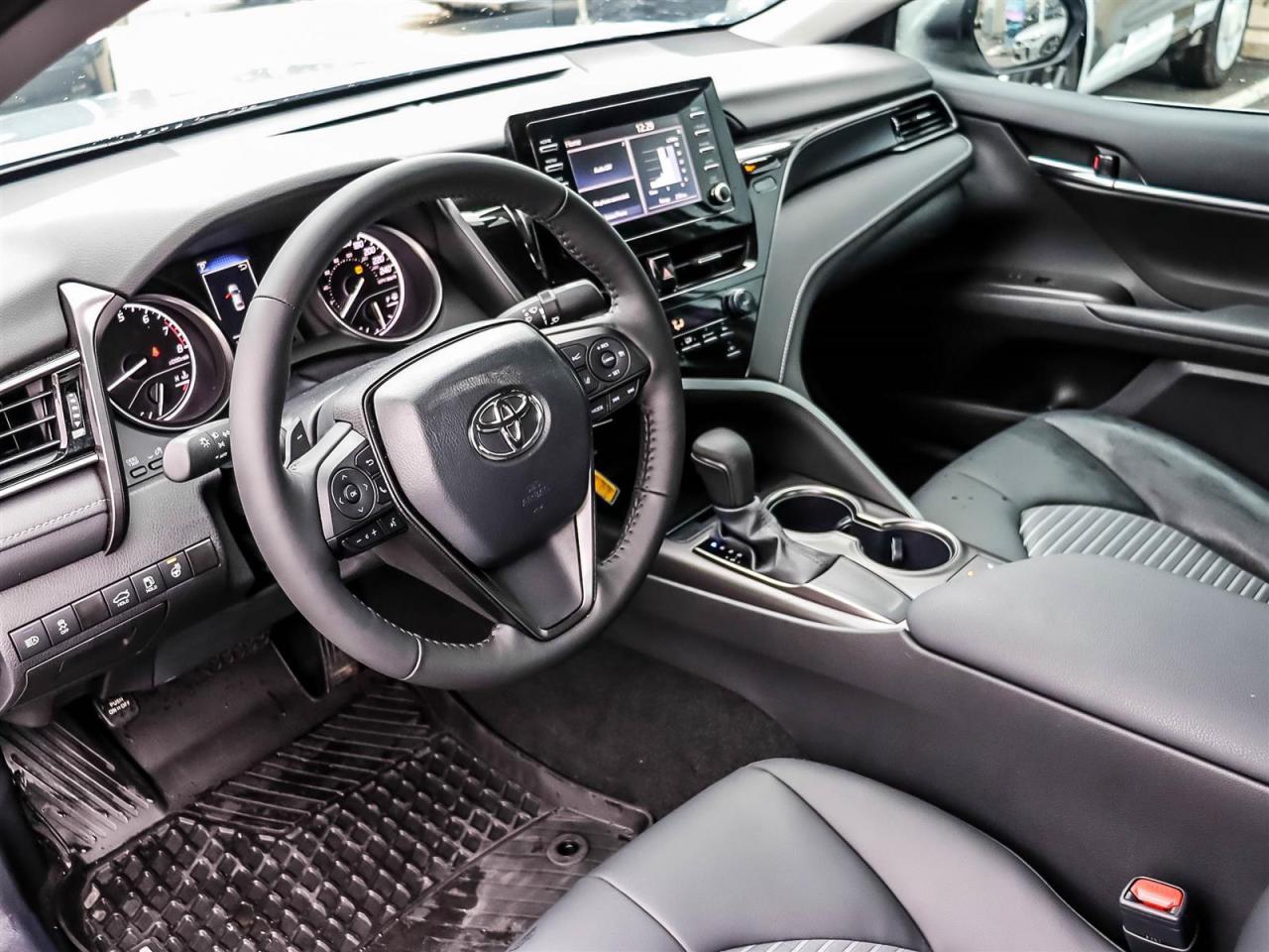 2024 Toyota Camry SE Photo