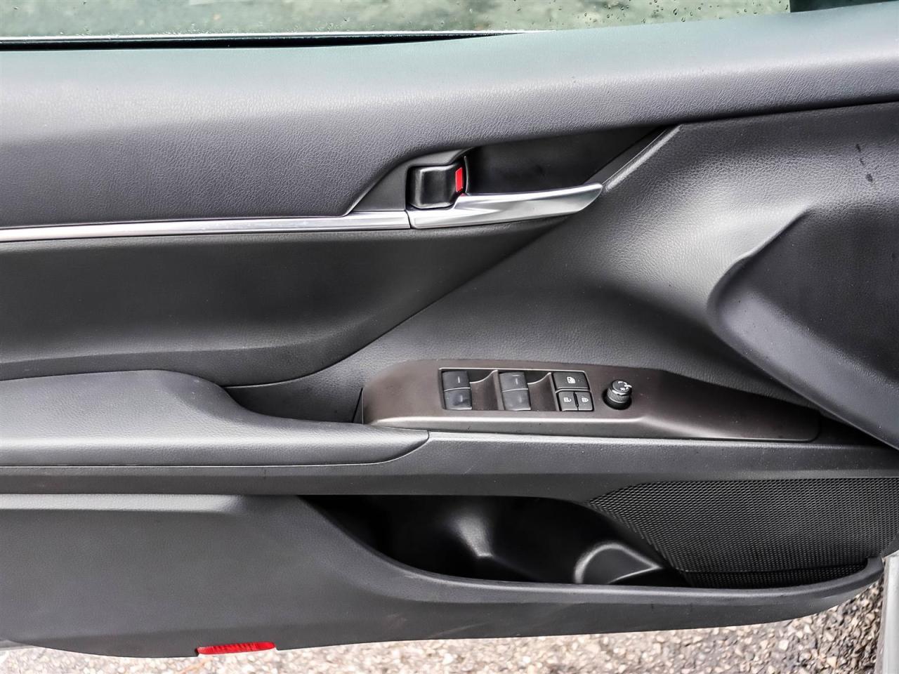 2024 Toyota Camry SE Photo