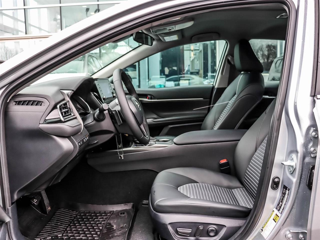 2024 Toyota Camry SE Photo