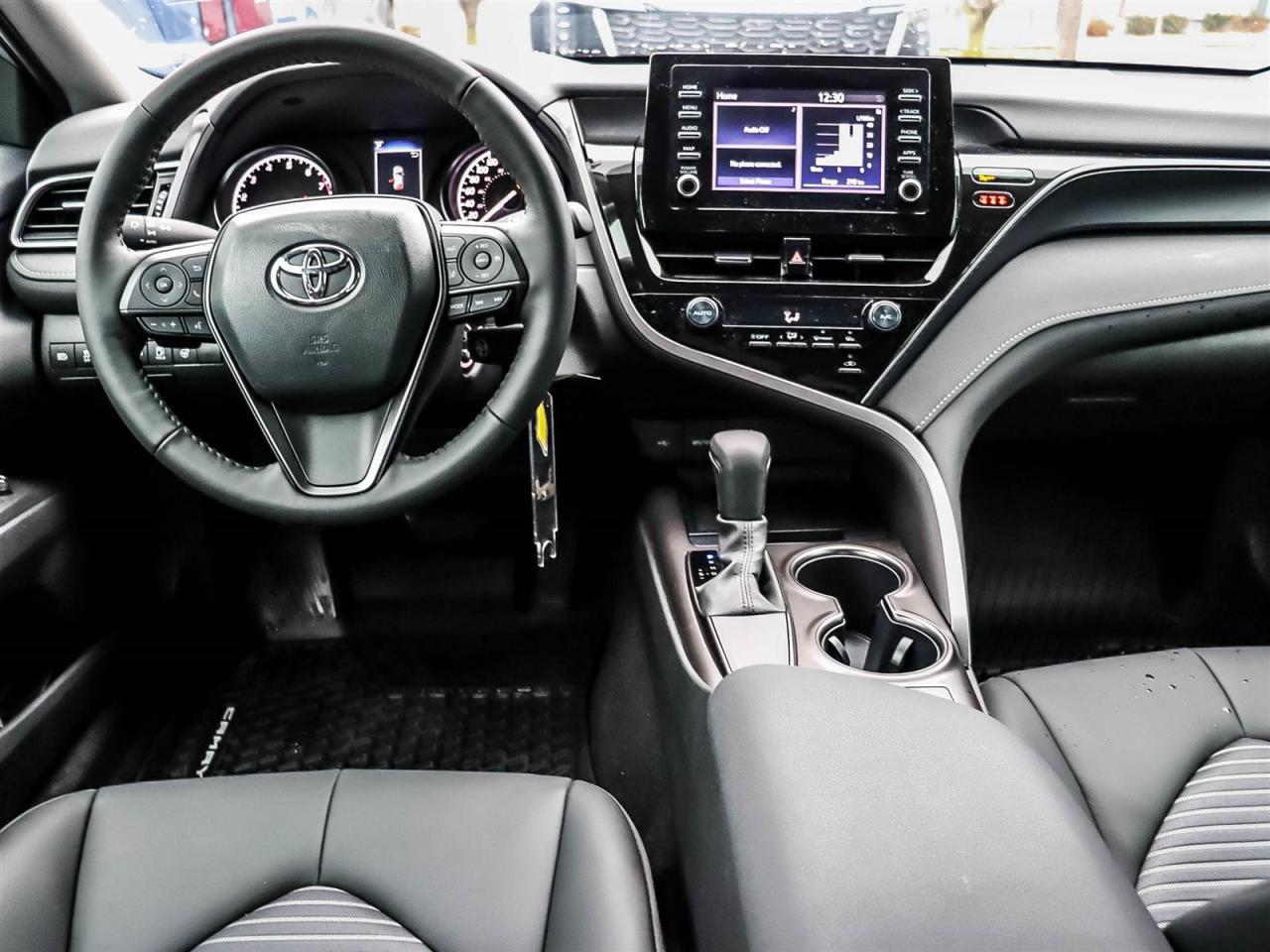 2024 Toyota Camry SE Photo