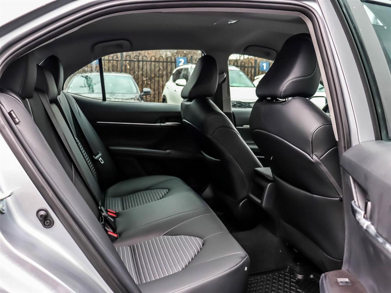 2024 Toyota Camry SE Photo