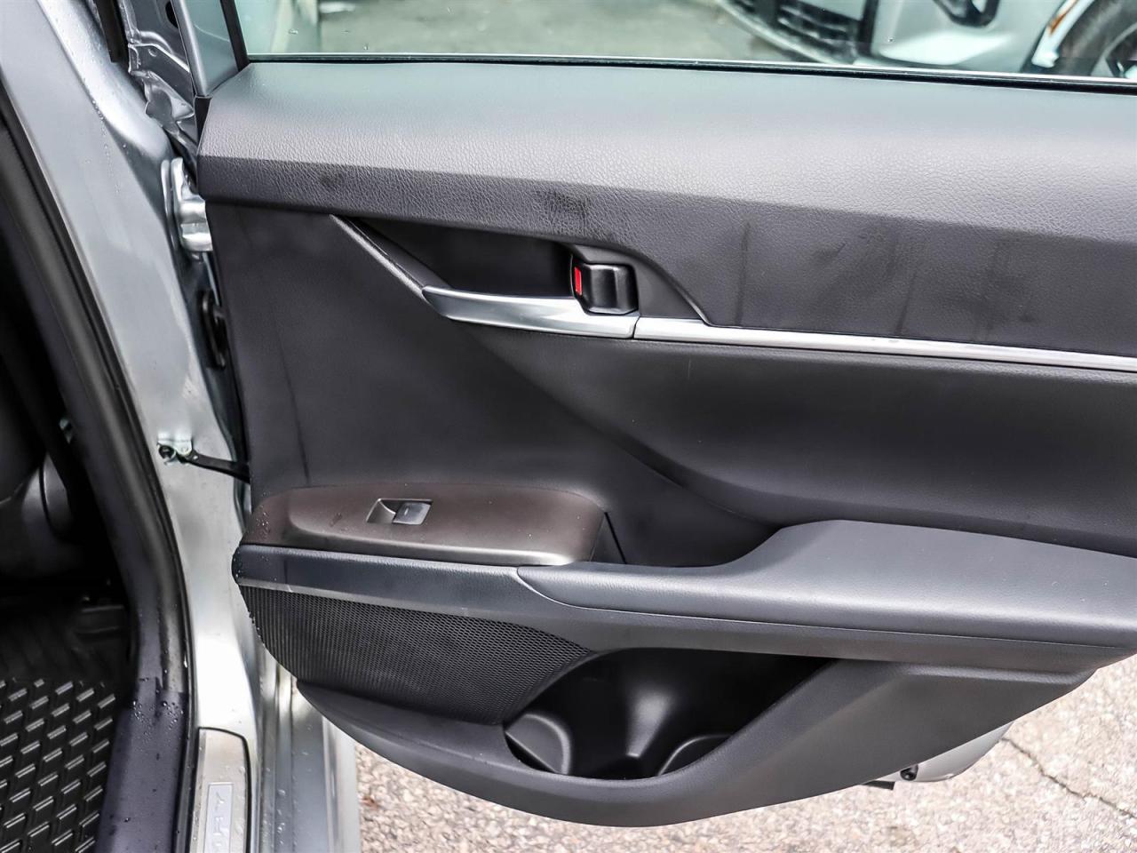 2024 Toyota Camry SE Photo