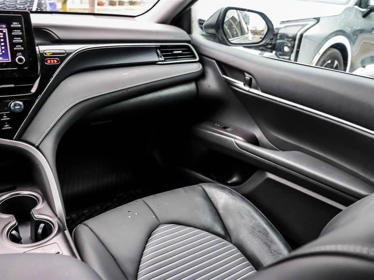 2024 Toyota Camry SE Photo