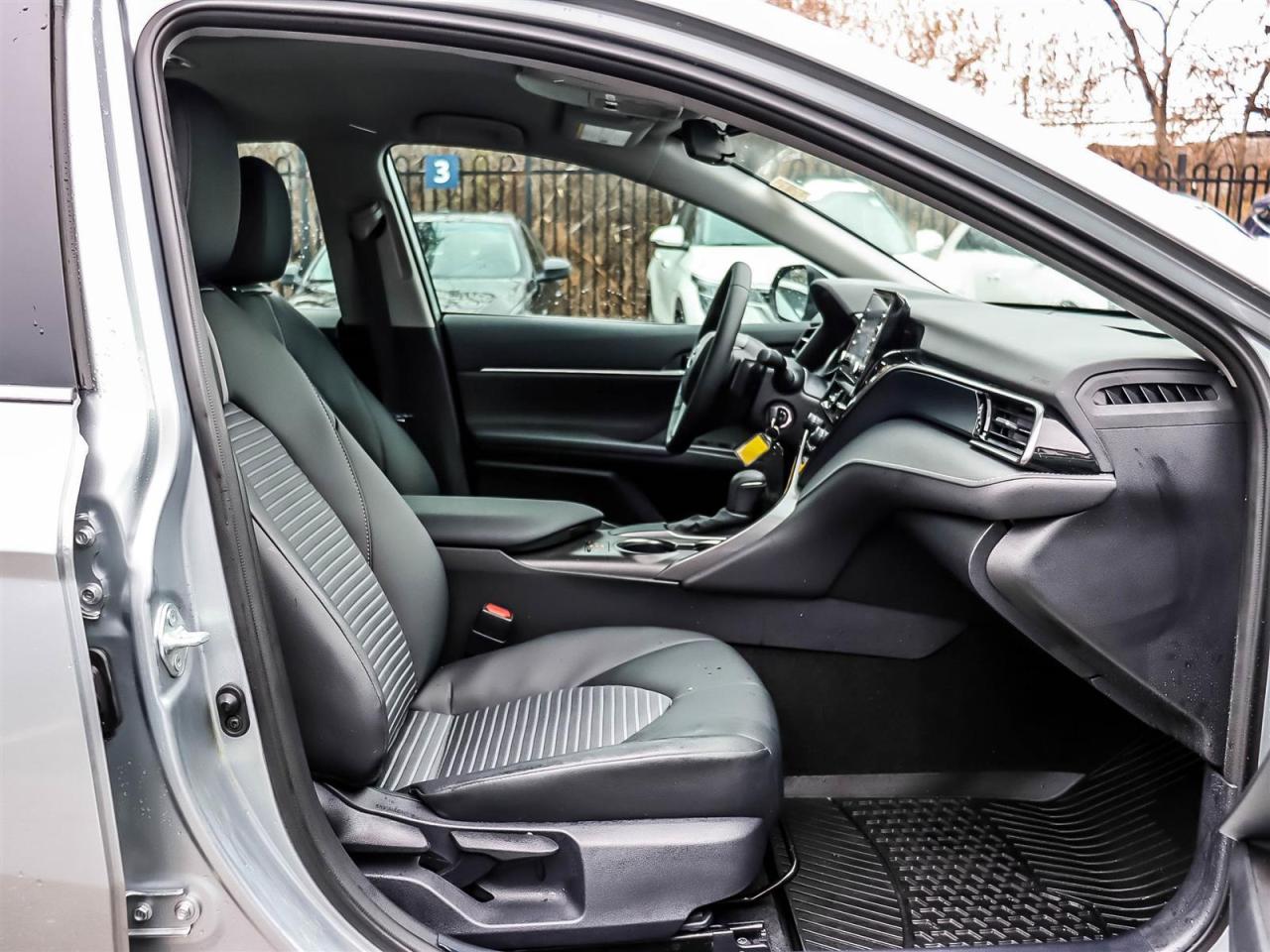 2024 Toyota Camry SE Photo