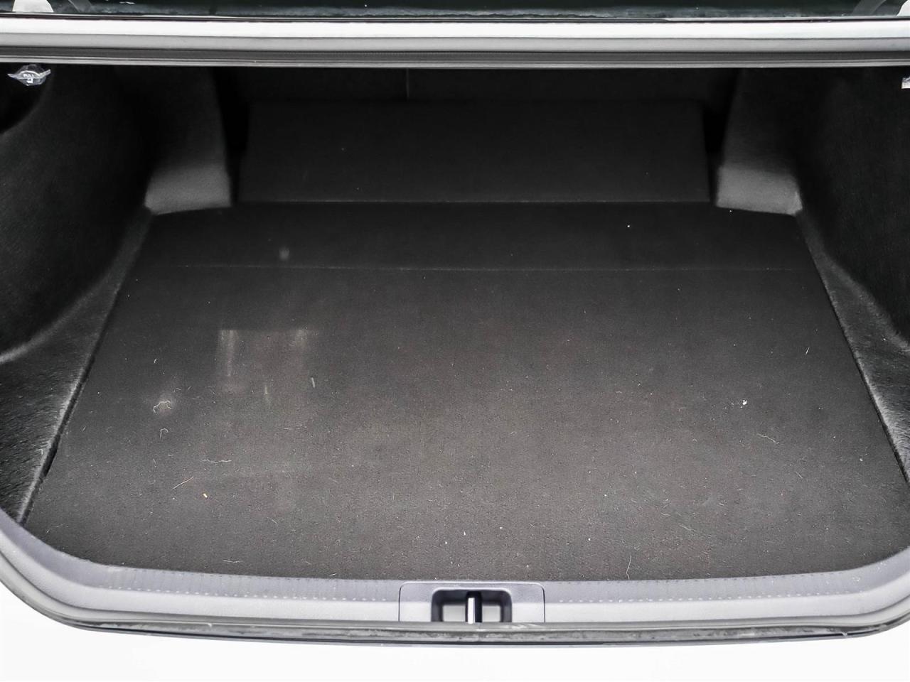 2024 Toyota Camry SE Photo