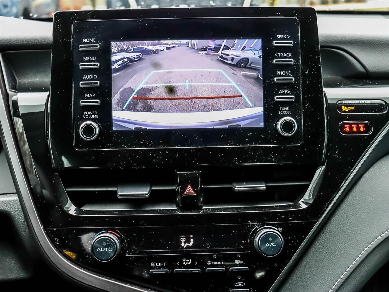 2024 Toyota Camry SE Photo