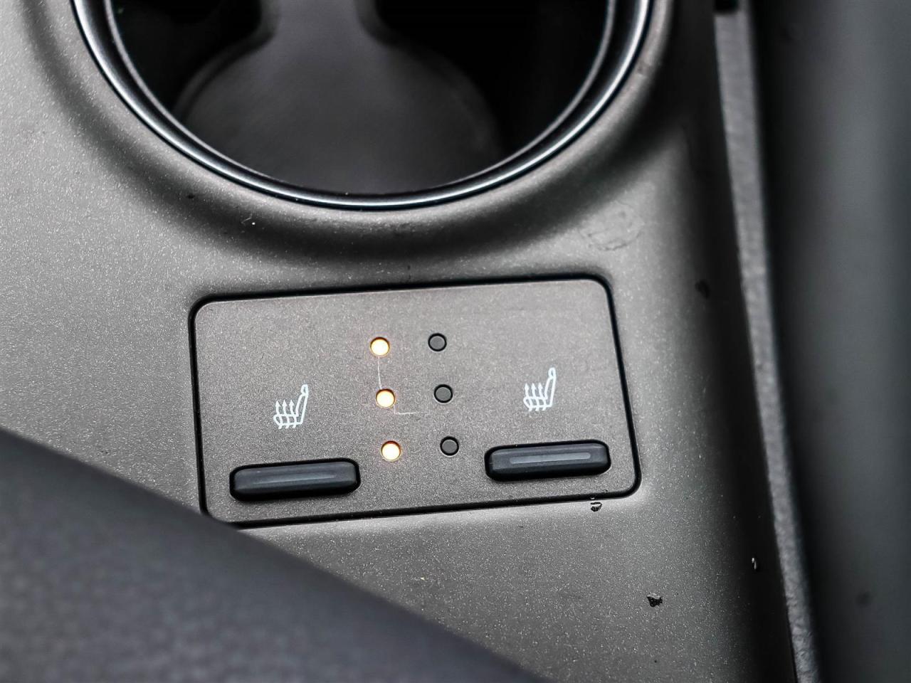 2024 Toyota Camry SE Photo