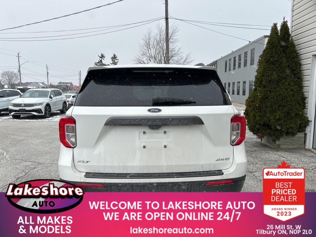 2023 Ford Explorer XLT Photo2
