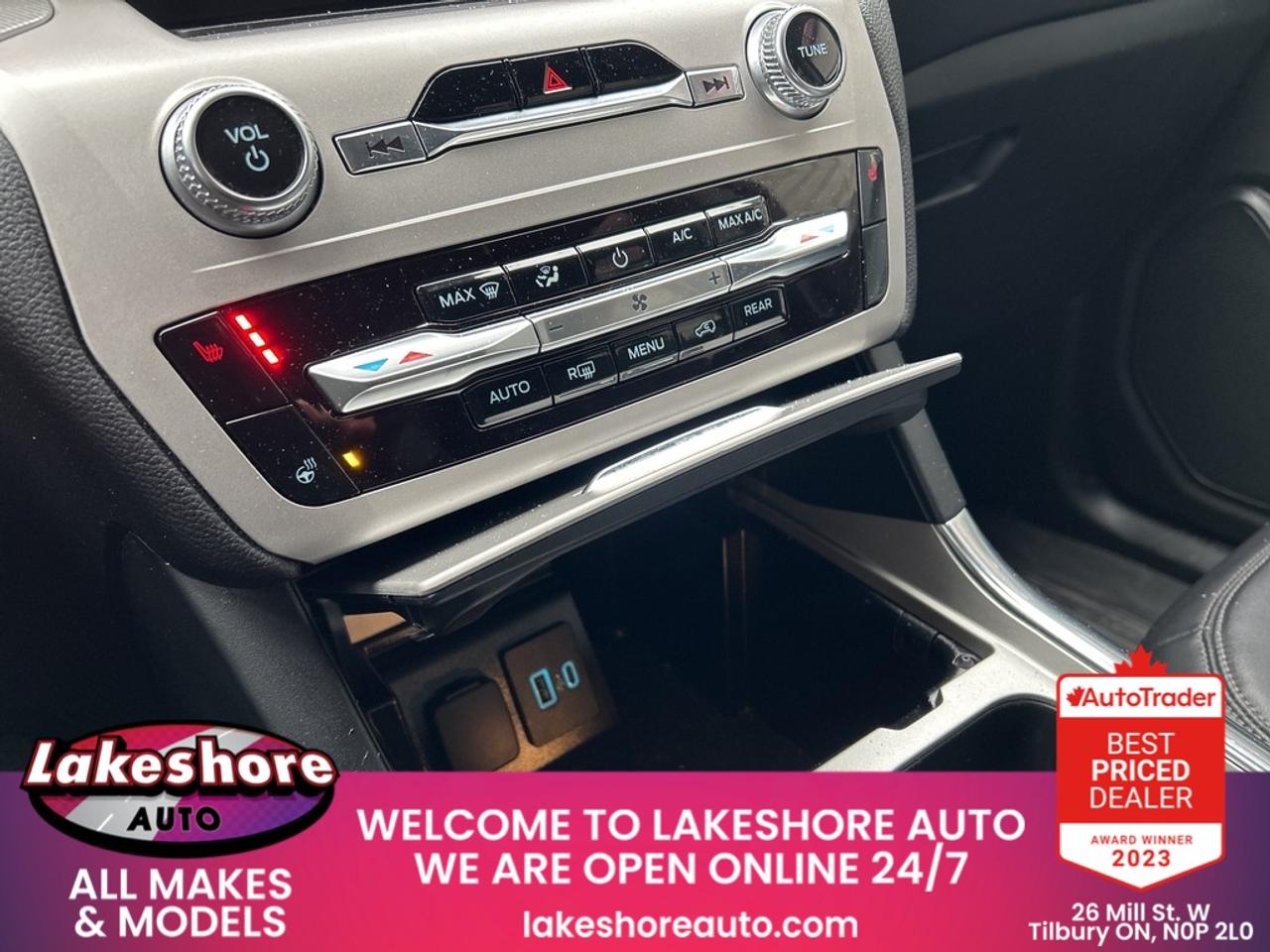 2023 Ford Explorer XLT Photo