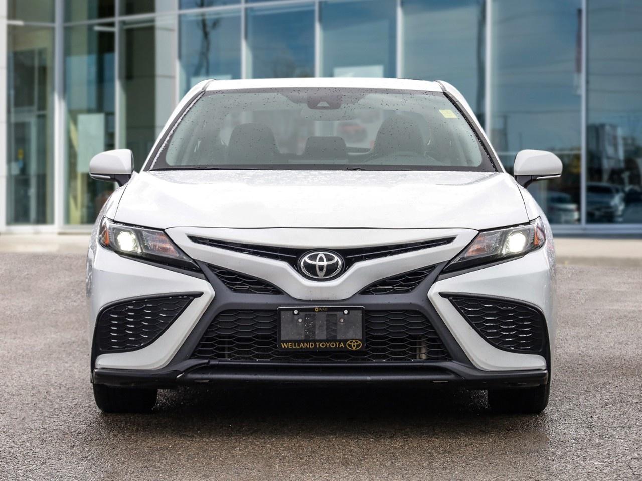 2021 Toyota Camry SE Photo