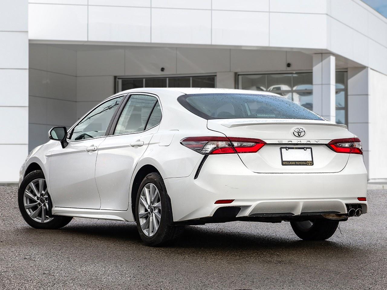 2021 Toyota Camry SE Photo