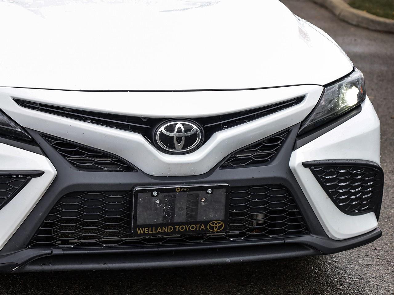 2021 Toyota Camry SE Photo