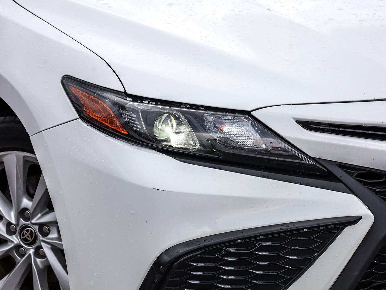 2021 Toyota Camry SE Photo