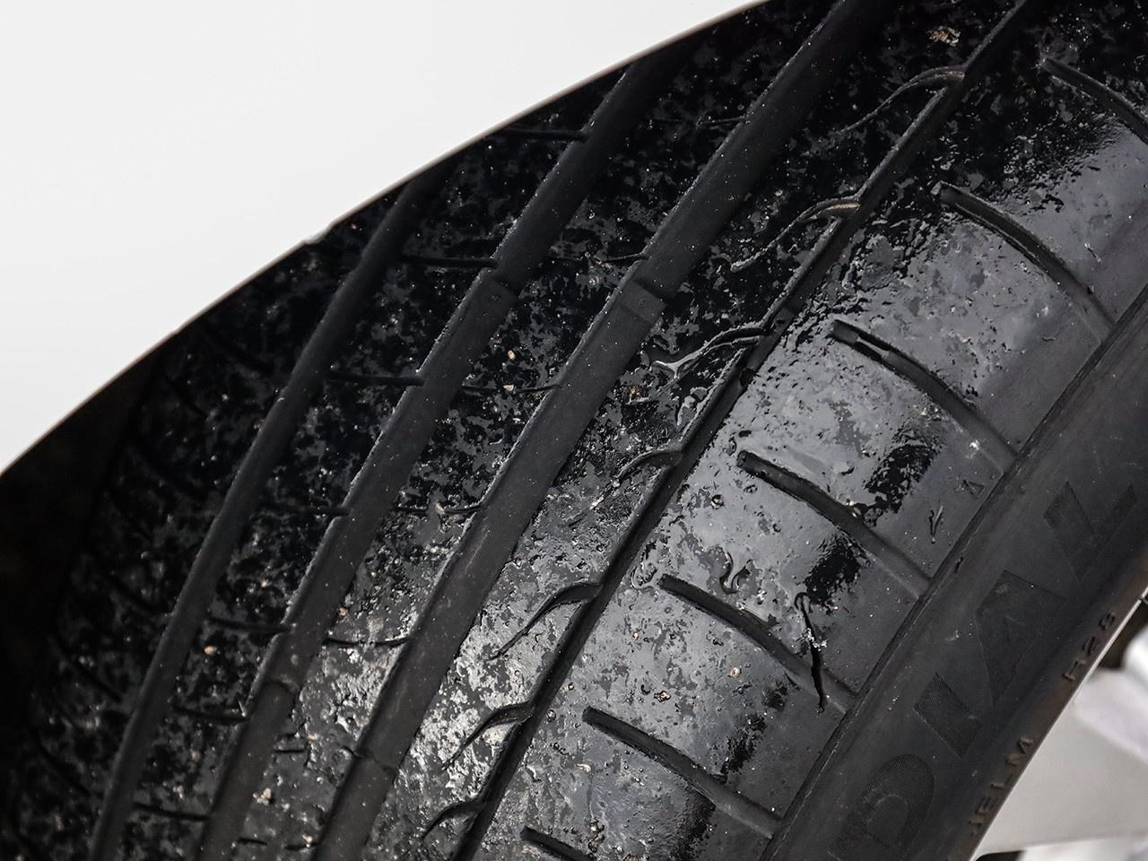 2021 Toyota Camry SE Photo