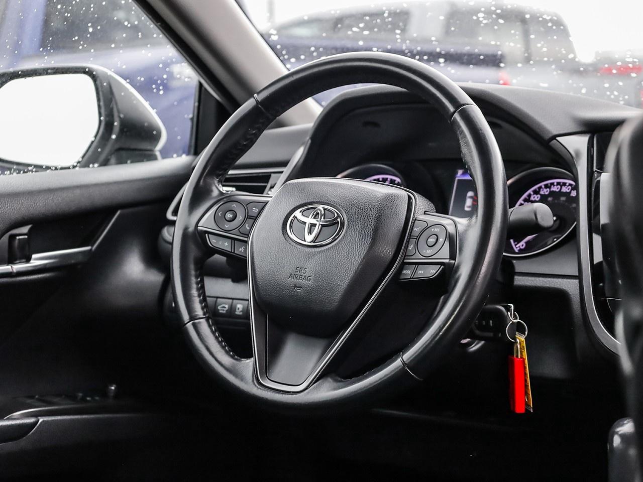 2021 Toyota Camry SE Photo