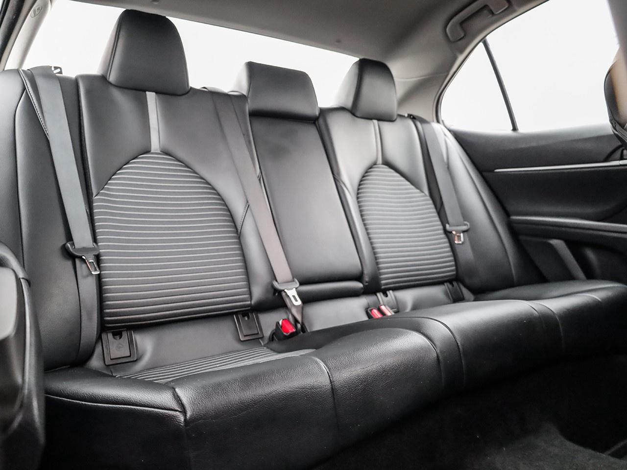 2021 Toyota Camry SE Photo