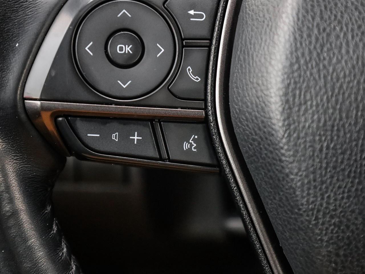 2021 Toyota Camry SE Photo