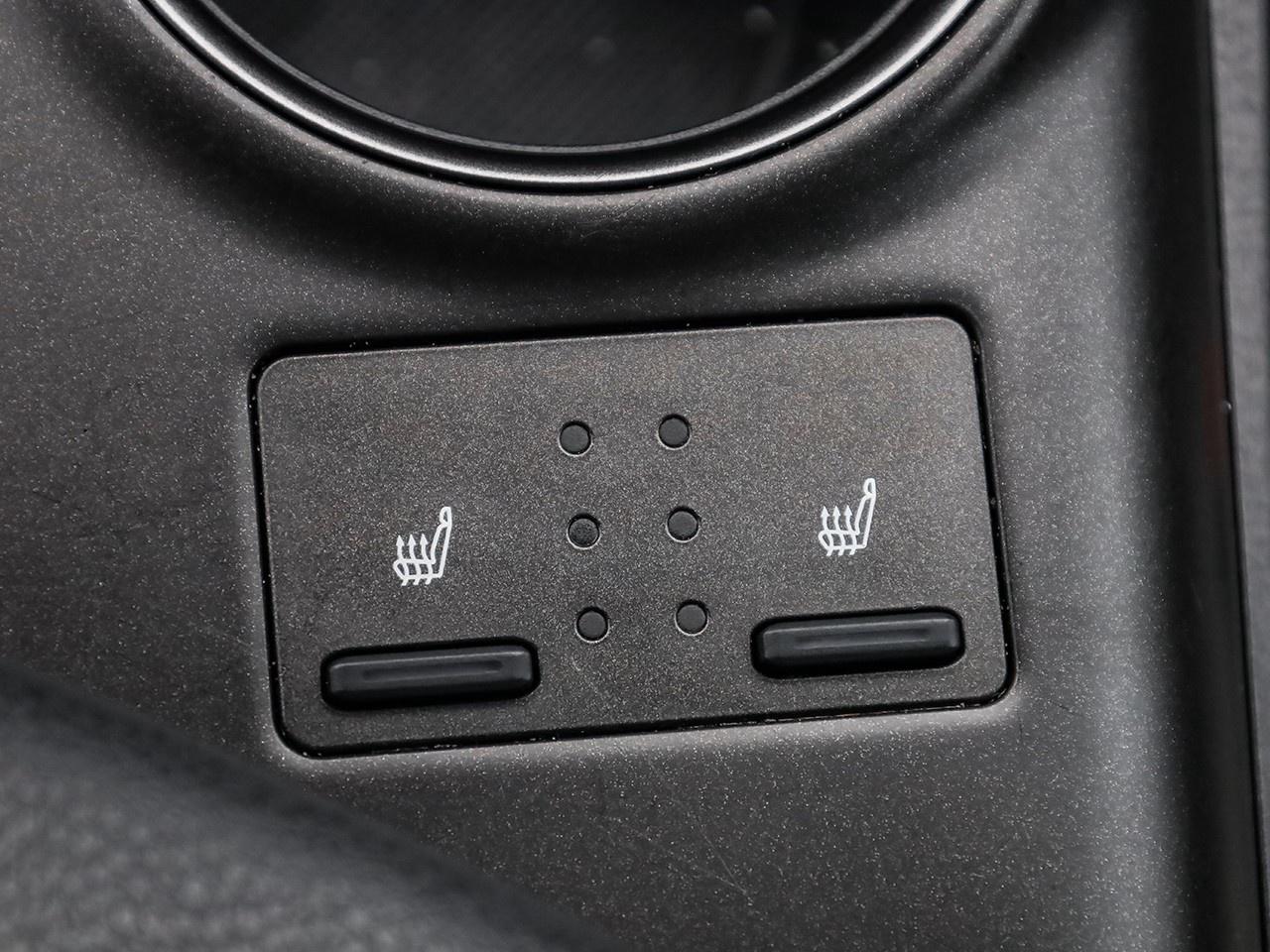 2021 Toyota Camry SE Photo