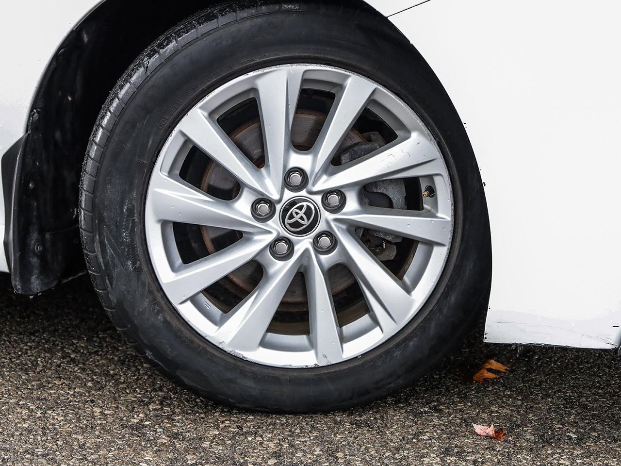 2021 Toyota Camry SE Photo