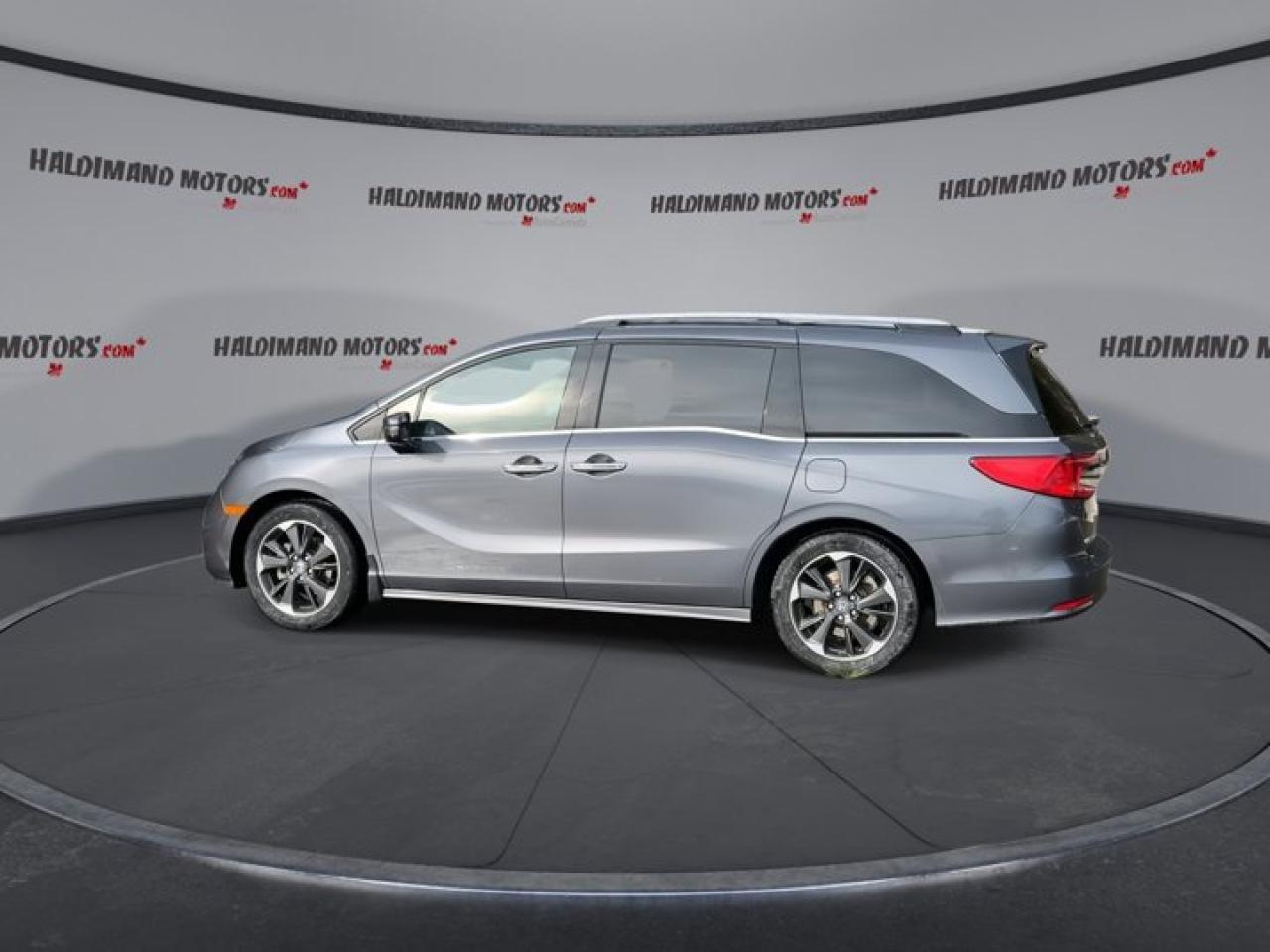 2024 Honda Odyssey Touring | Sunroof | Remote Start | 2nd Row Captain Seats Photo