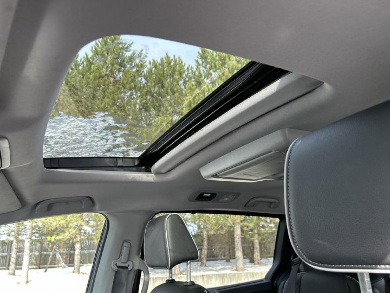 2024 Honda Odyssey Touring | Sunroof | Remote Start | 2nd Row Captain Seats Photo