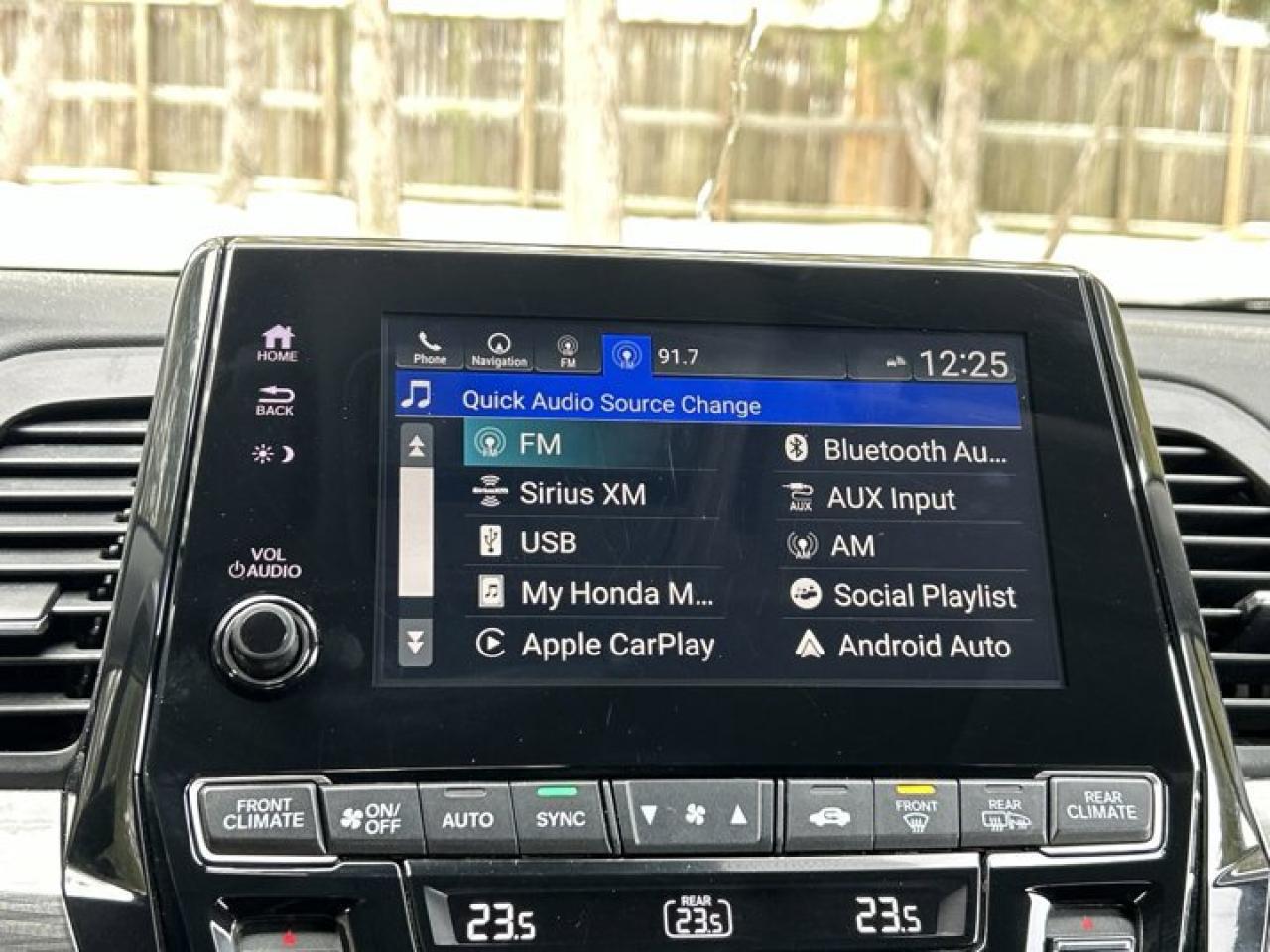 2024 Honda Odyssey Touring | Sunroof | Remote Start | 2nd Row Captain Seats Photo