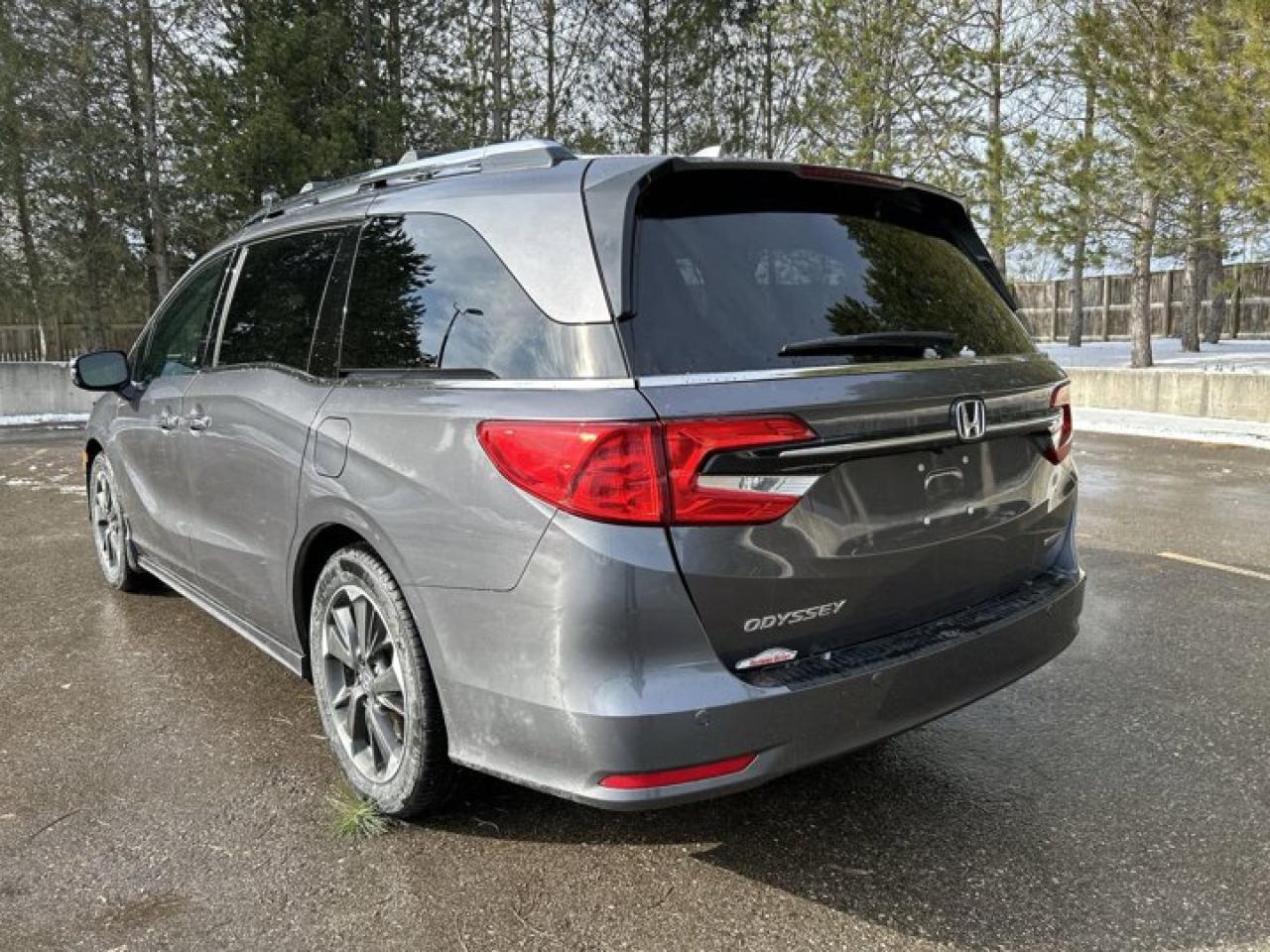 2024 Honda Odyssey Touring | Sunroof | Remote Start | 2nd Row Captain Seats Photo