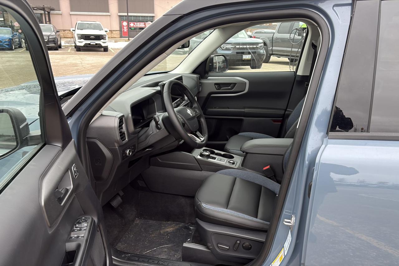 2025 Ford Bronco Sport OUTER BANKS, TECH PKG, MOONROOF, REMOTE START Photo