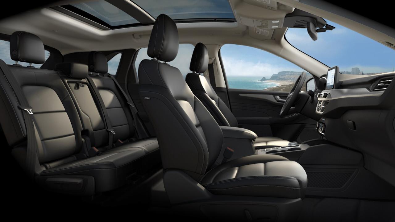 2021 Ford Escape Titanium AWD Photo5