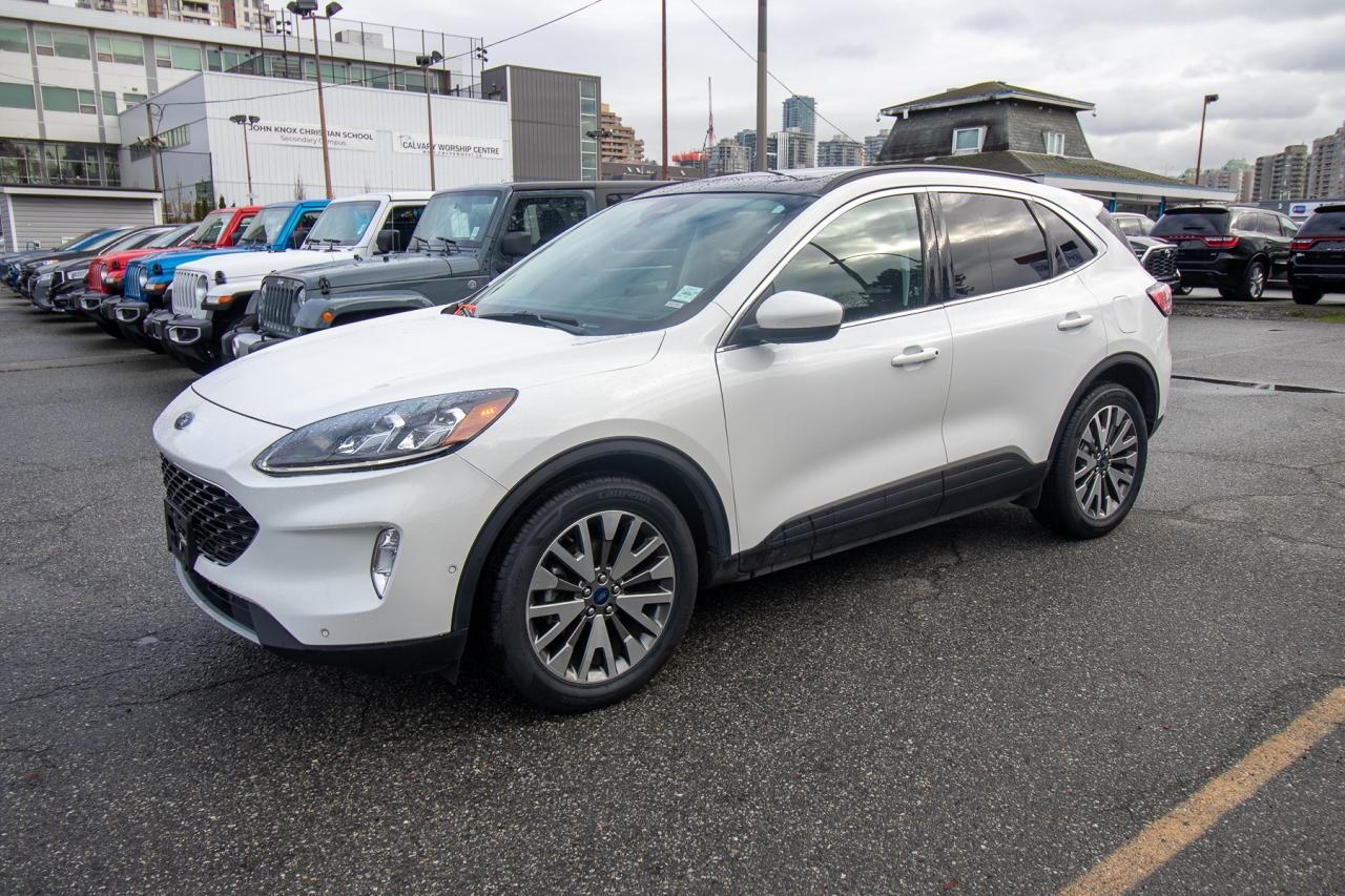 2021 Ford Escape Titanium AWD Photo2