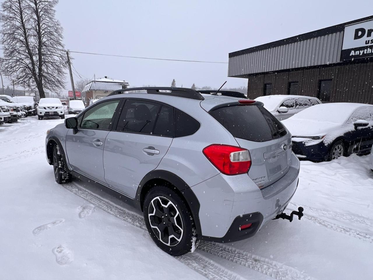 2013 Subaru XV Crosstrek 2.0i w/Touring Pkg Photo2