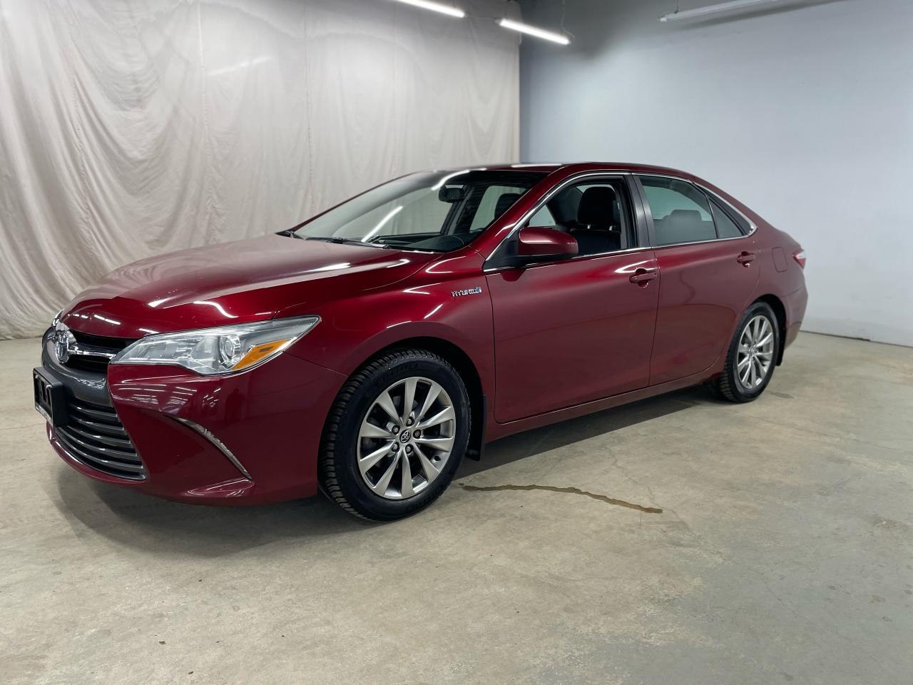 2015 Toyota Camry XLE HYBRID Photo3