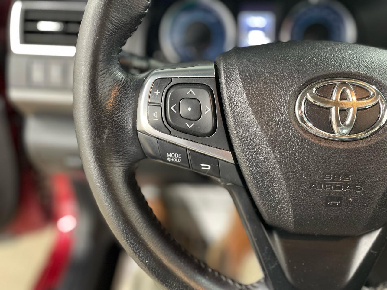 2015 Toyota Camry XLE HYBRID Photo13