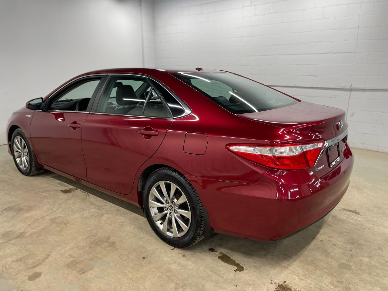 2015 Toyota Camry XLE HYBRID Photo4