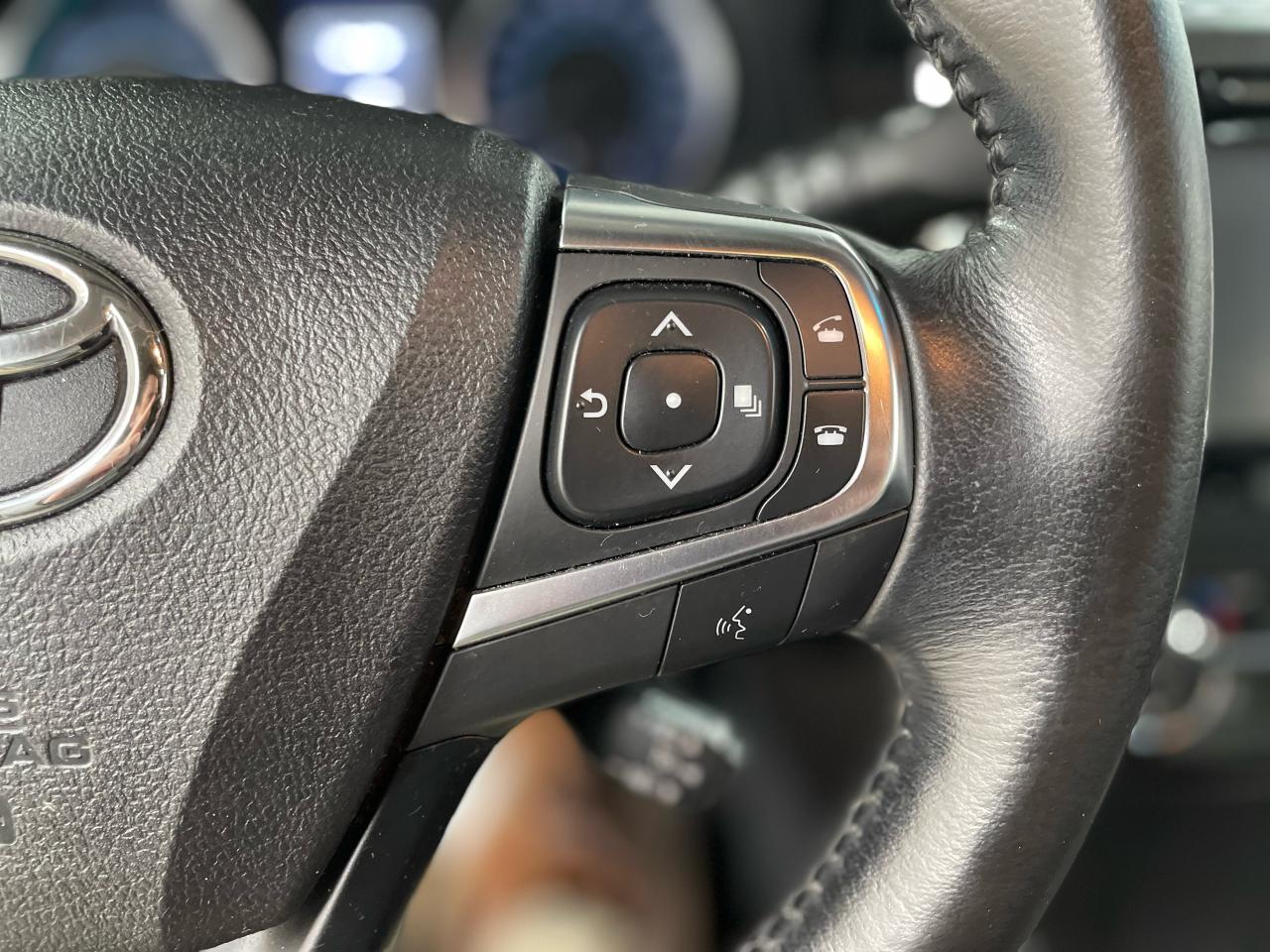 2015 Toyota Camry XLE HYBRID Photo14