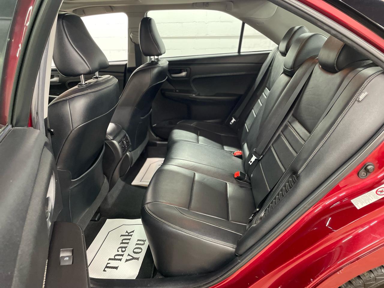 2015 Toyota Camry XLE HYBRID Photo9