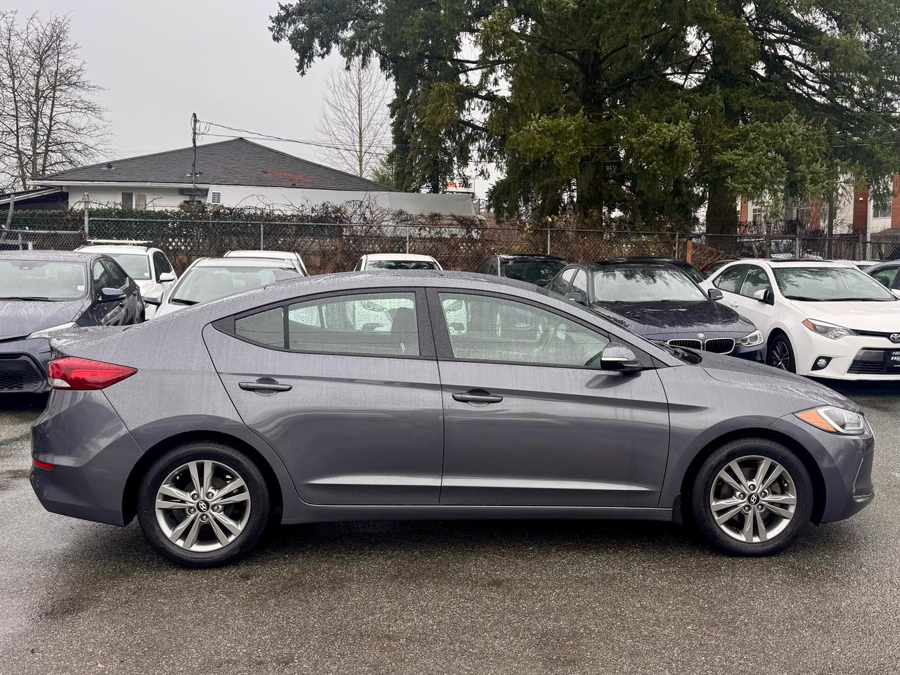 2017 Hyundai Elantra FINANCING AVAILABLE Photo4