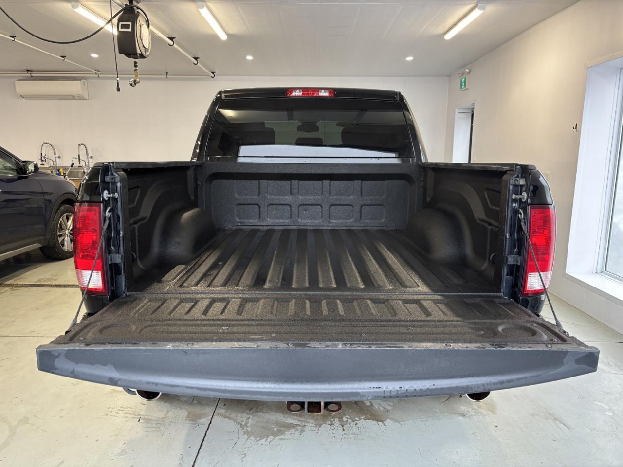 2021 RAM 1500 Classic TRADESMAN Photo3